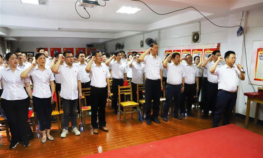 医生掀开奶罩边躁边狠狠躁视频