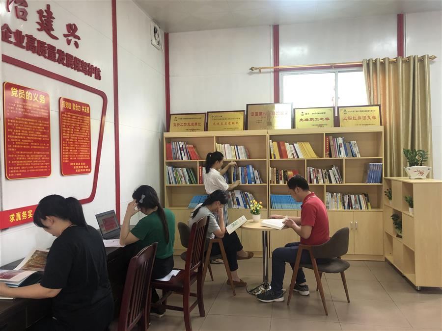 医生掀开奶罩边躁边狠狠躁视频