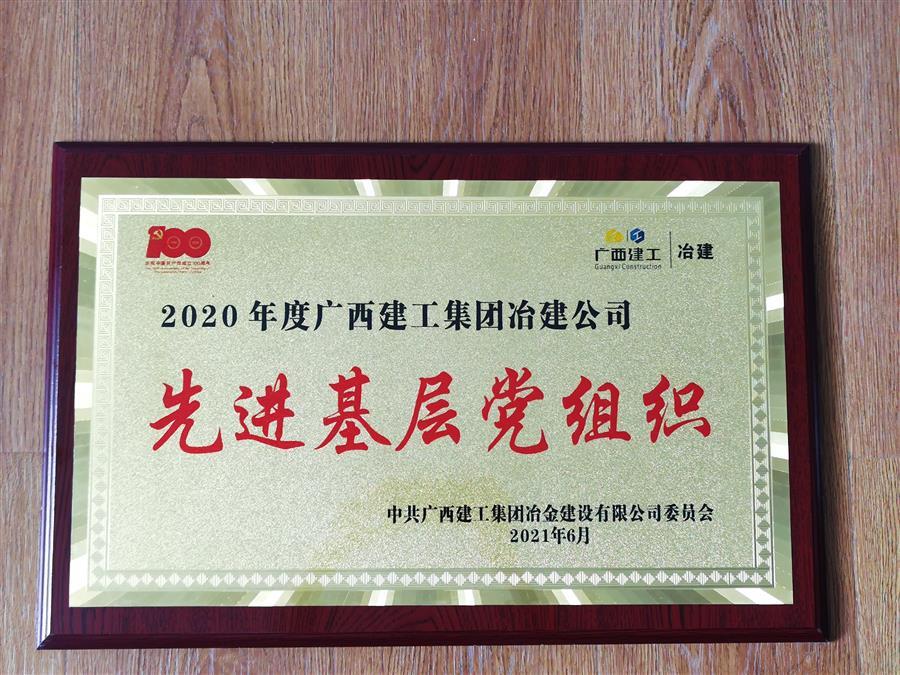 医生掀开奶罩边躁边狠狠躁视频