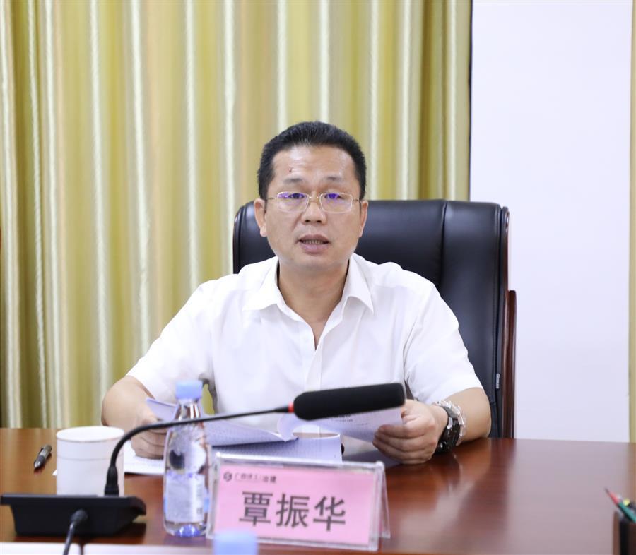 医生掀开奶罩边躁边狠狠躁视频