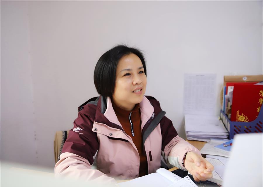 医生掀开奶罩边躁边狠狠躁视频