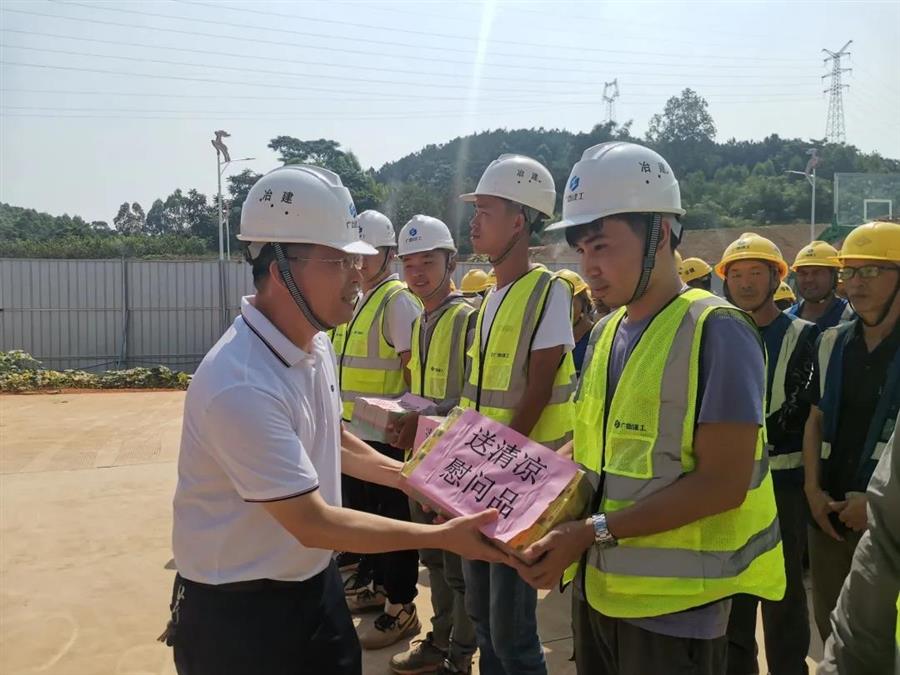 医生掀开奶罩边躁边狠狠躁视频