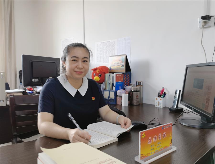 医生掀开奶罩边躁边狠狠躁视频