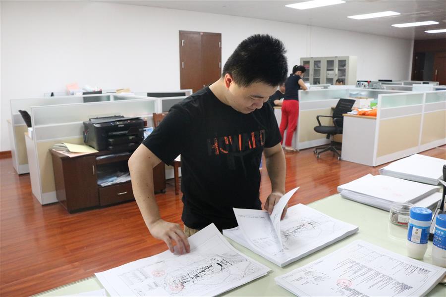 医生掀开奶罩边躁边狠狠躁视频