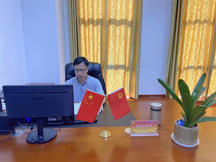 医生掀开奶罩边躁边狠狠躁视频