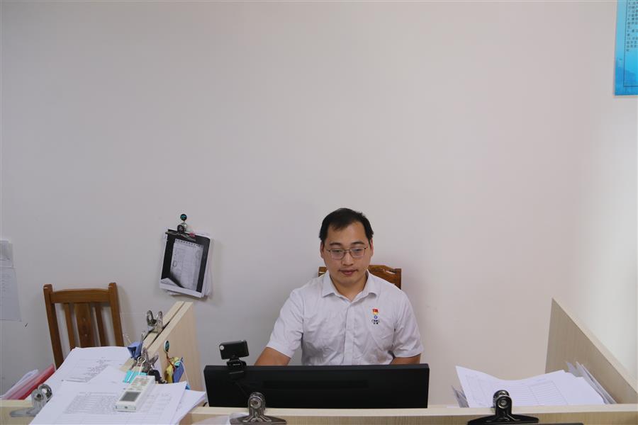 医生掀开奶罩边躁边狠狠躁视频