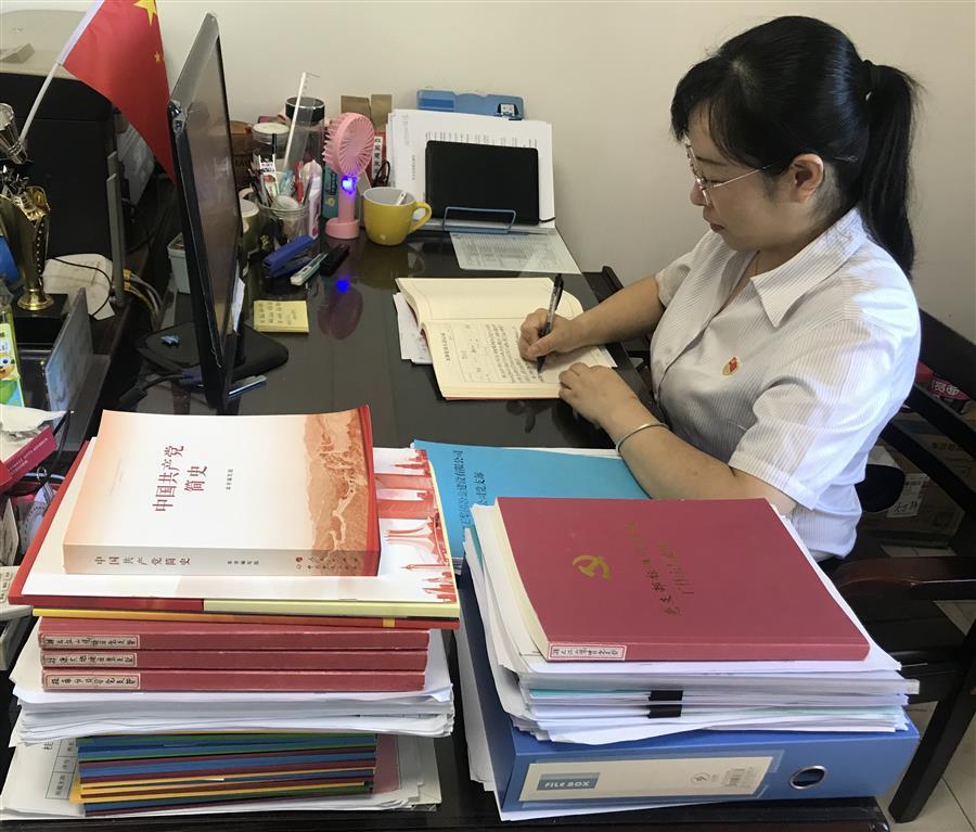 医生掀开奶罩边躁边狠狠躁视频