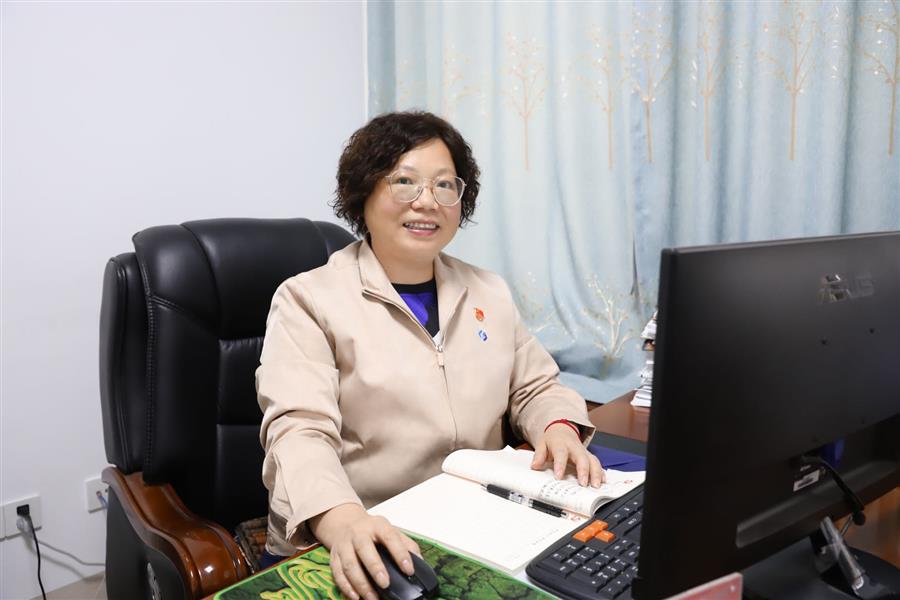 医生掀开奶罩边躁边狠狠躁视频