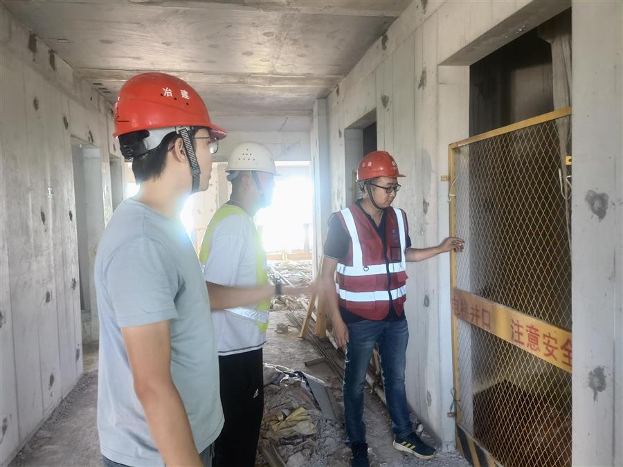 医生掀开奶罩边躁边狠狠躁视频