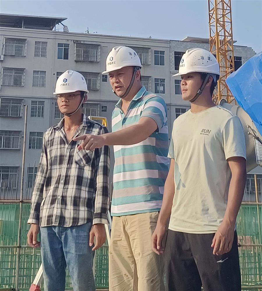 医生掀开奶罩边躁边狠狠躁视频