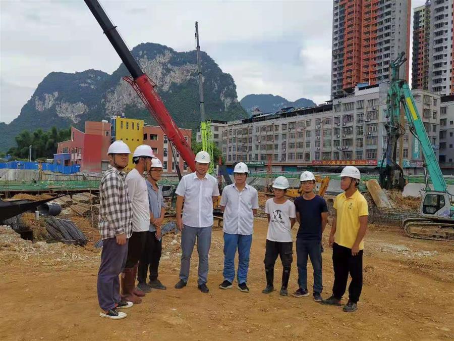 医生掀开奶罩边躁边狠狠躁视频