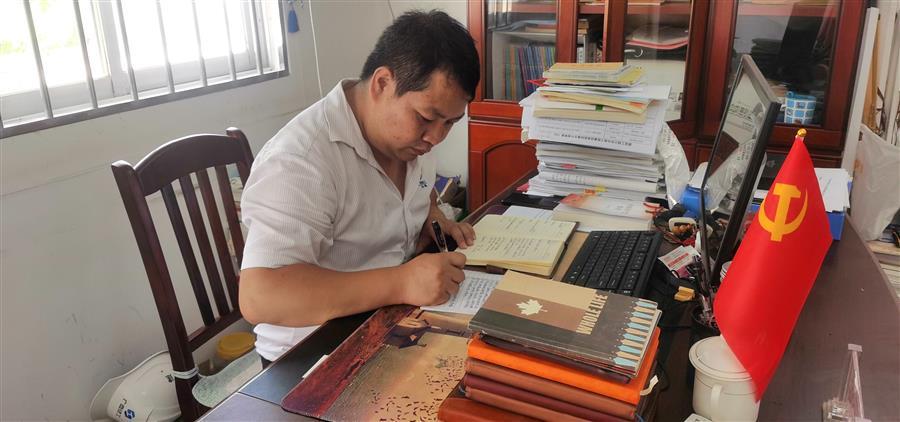 医生掀开奶罩边躁边狠狠躁视频