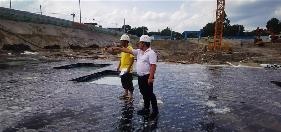 医生掀开奶罩边躁边狠狠躁视频