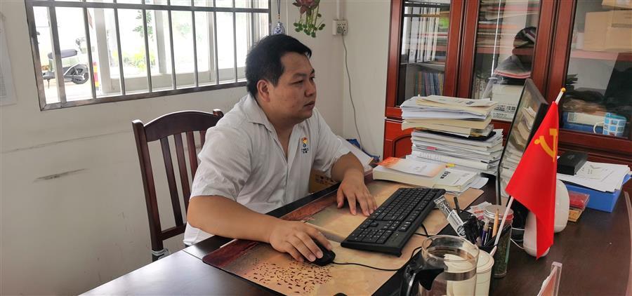 医生掀开奶罩边躁边狠狠躁视频