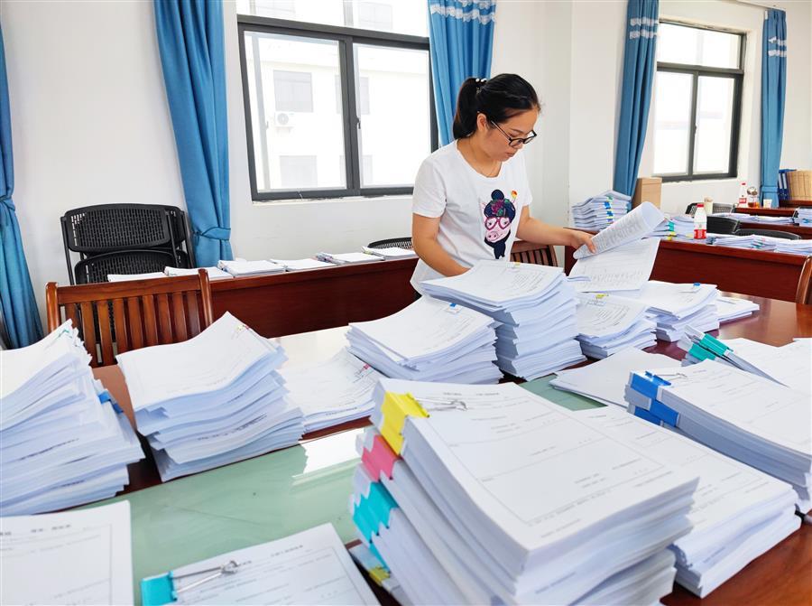 医生掀开奶罩边躁边狠狠躁视频