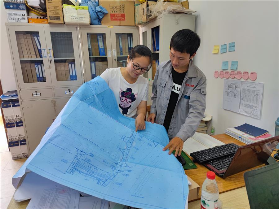 医生掀开奶罩边躁边狠狠躁视频