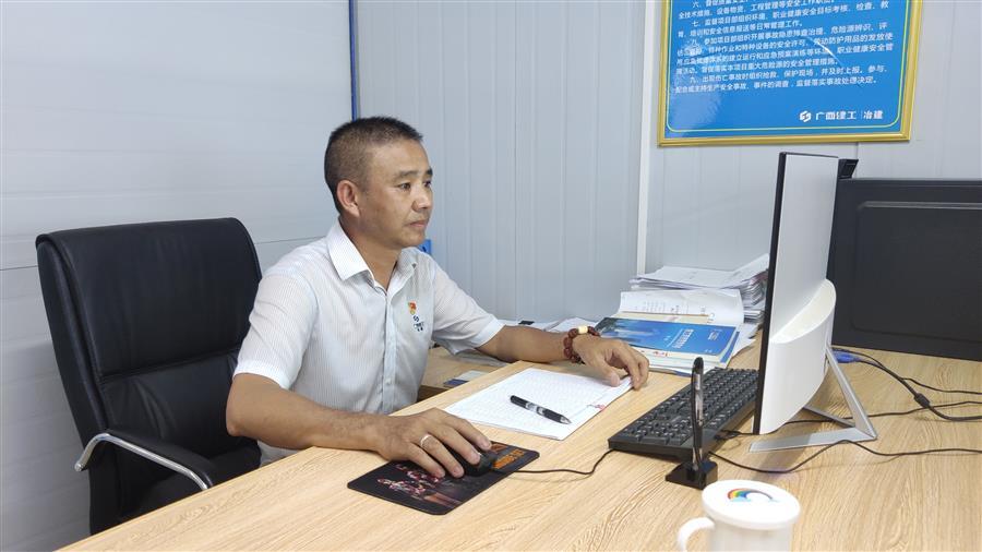 医生掀开奶罩边躁边狠狠躁视频