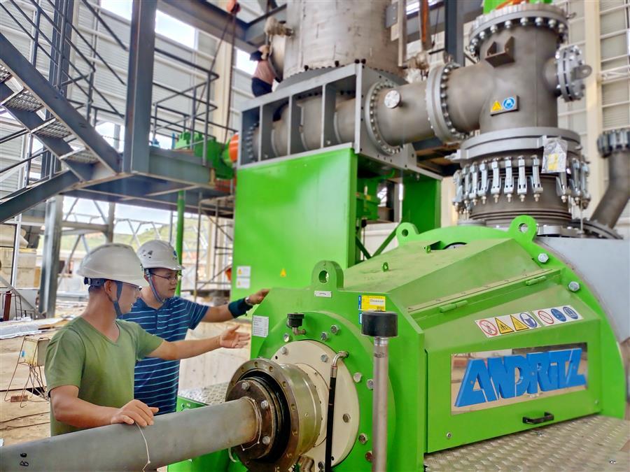 医生掀开奶罩边躁边狠狠躁视频