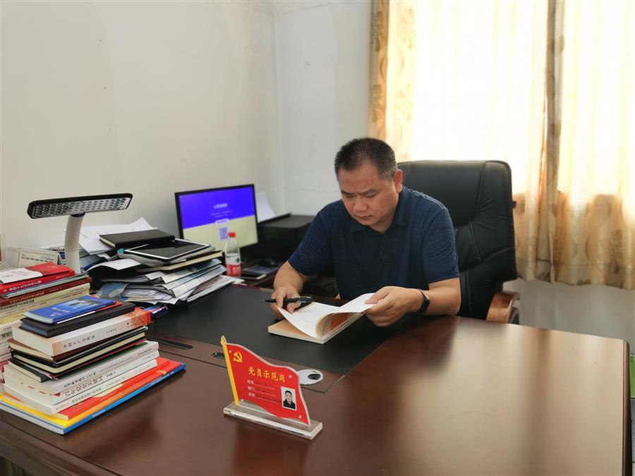 医生掀开奶罩边躁边狠狠躁视频