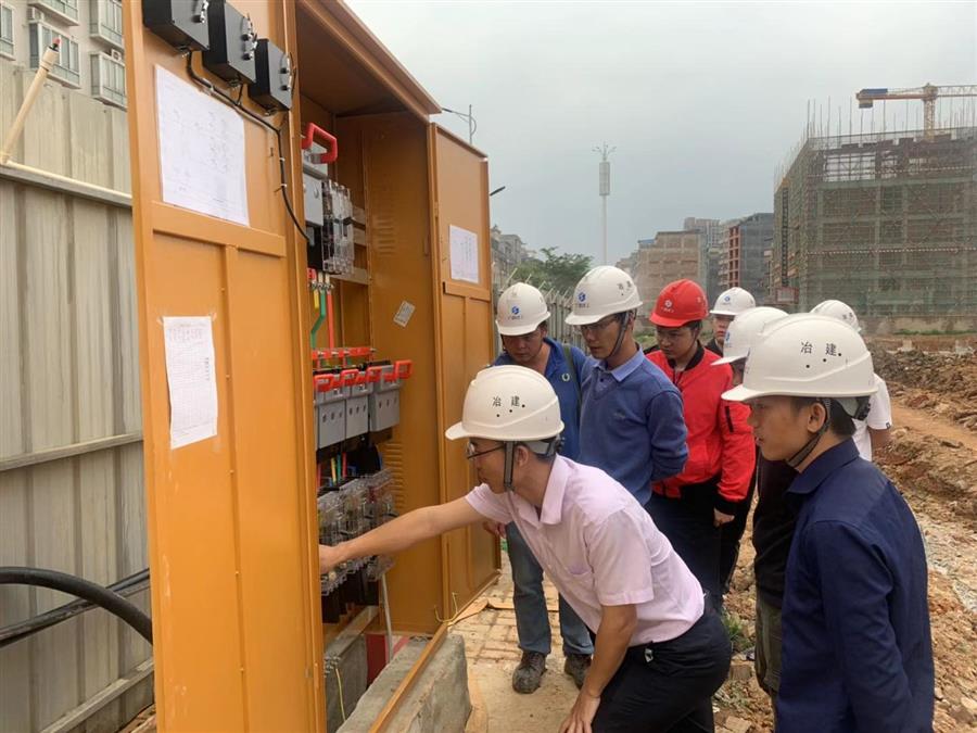 医生掀开奶罩边躁边狠狠躁视频