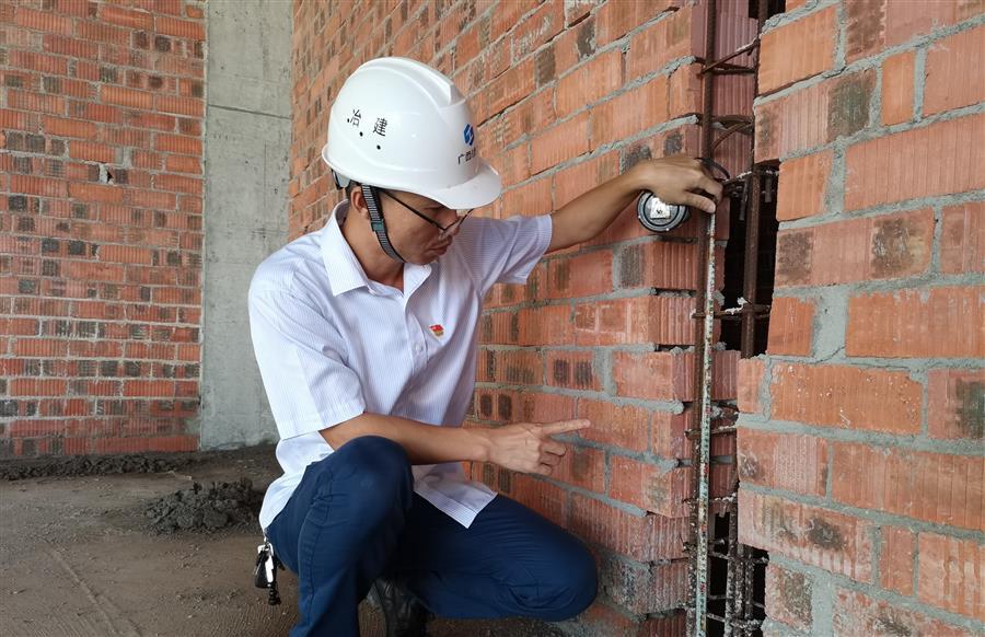 医生掀开奶罩边躁边狠狠躁视频