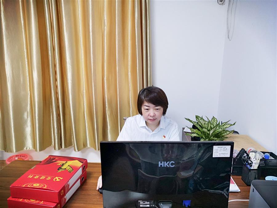 医生掀开奶罩边躁边狠狠躁视频