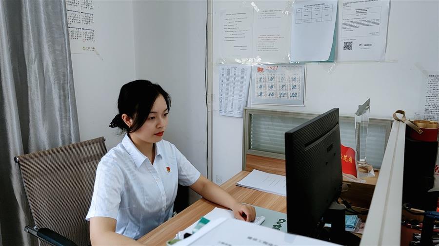 医生掀开奶罩边躁边狠狠躁视频