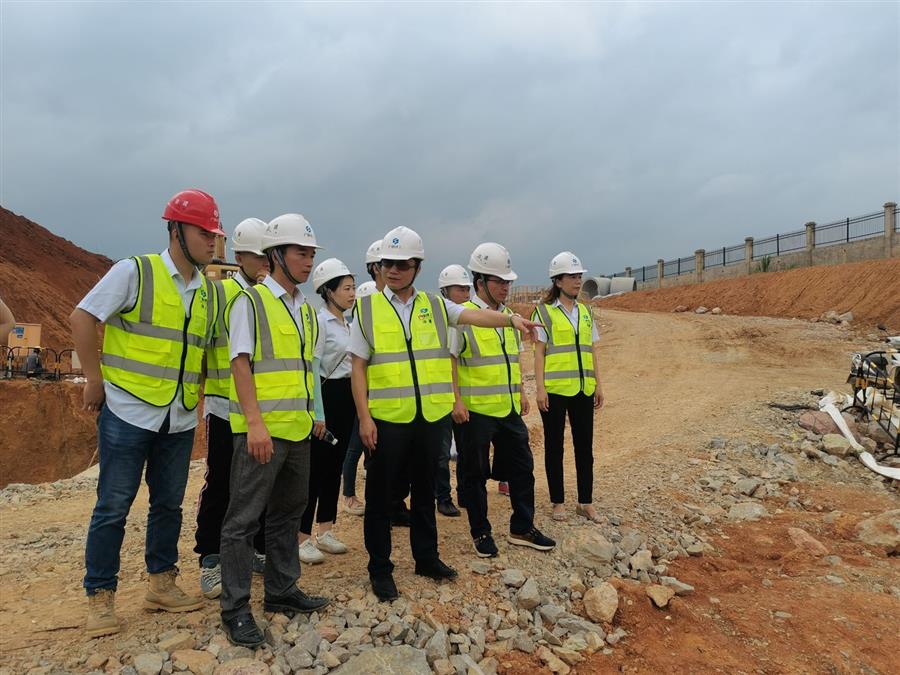 医生掀开奶罩边躁边狠狠躁视频