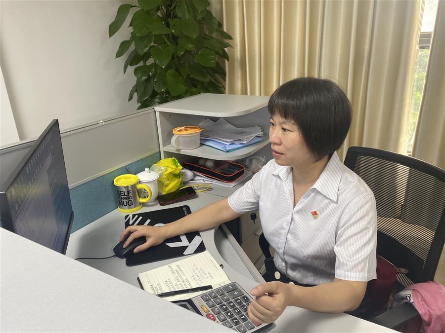 医生掀开奶罩边躁边狠狠躁视频