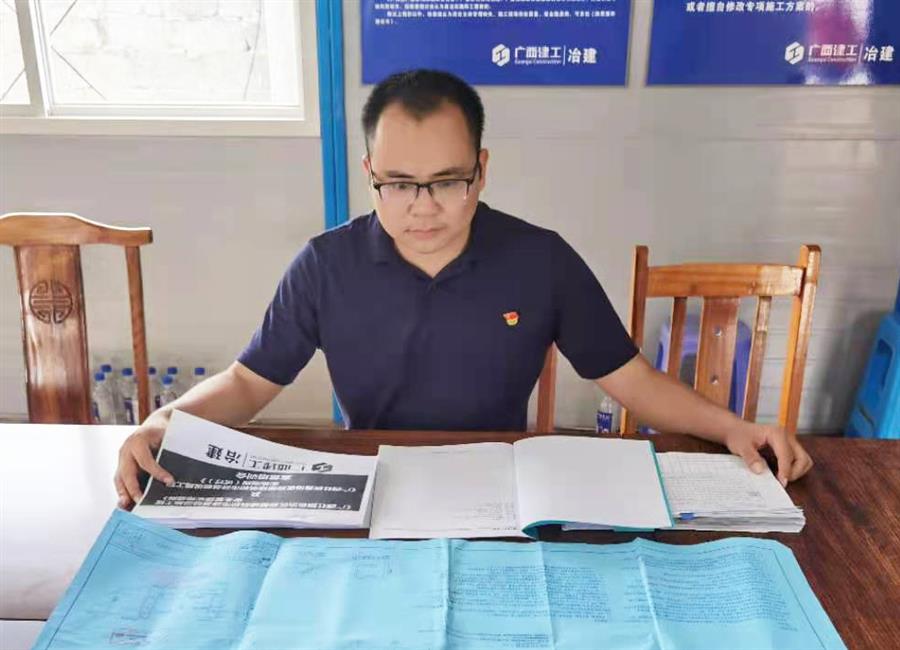 医生掀开奶罩边躁边狠狠躁视频