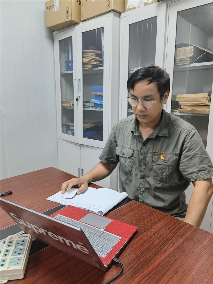 医生掀开奶罩边躁边狠狠躁视频