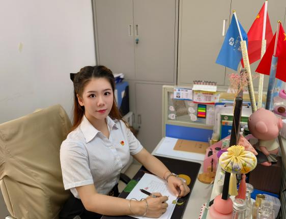 医生掀开奶罩边躁边狠狠躁视频