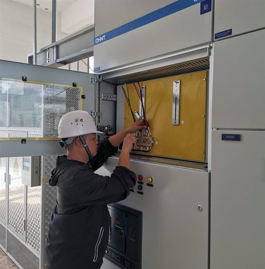 医生掀开奶罩边躁边狠狠躁视频