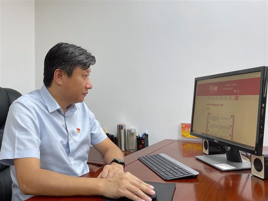 医生掀开奶罩边躁边狠狠躁视频