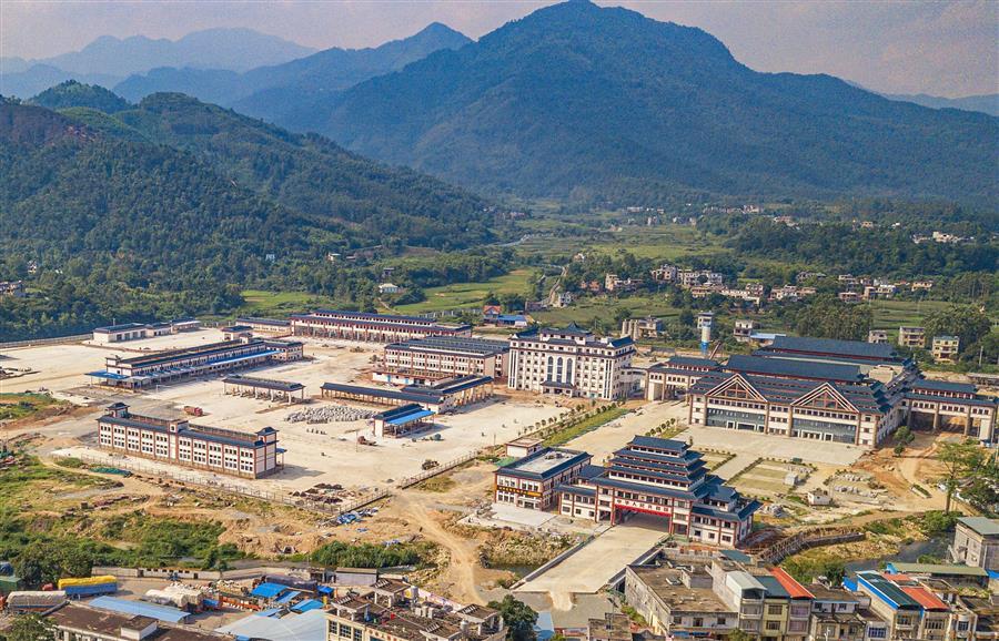 医生掀开奶罩边躁边狠狠躁视频