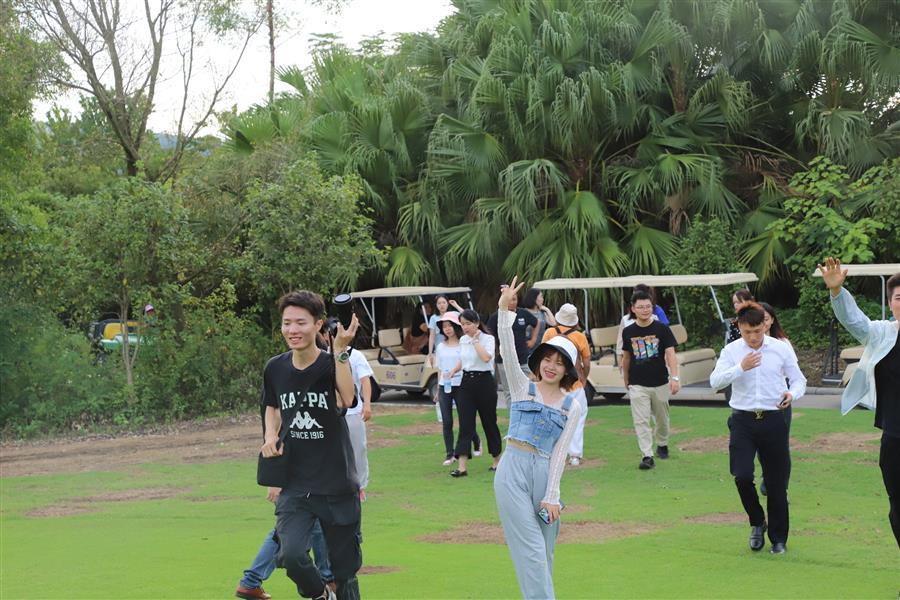 医生掀开奶罩边躁边狠狠躁视频