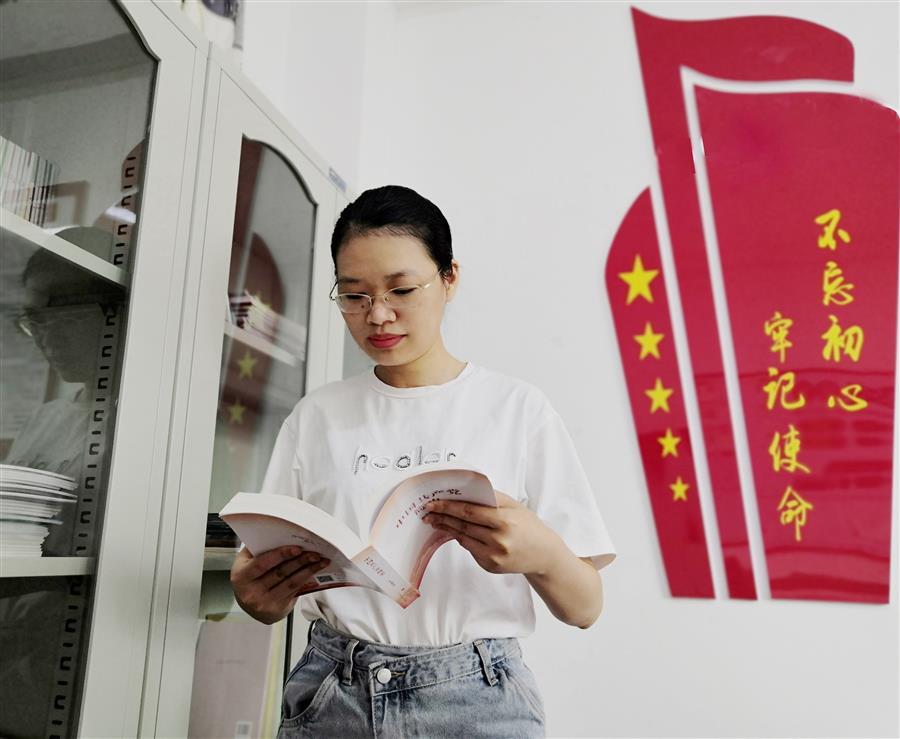 医生掀开奶罩边躁边狠狠躁视频