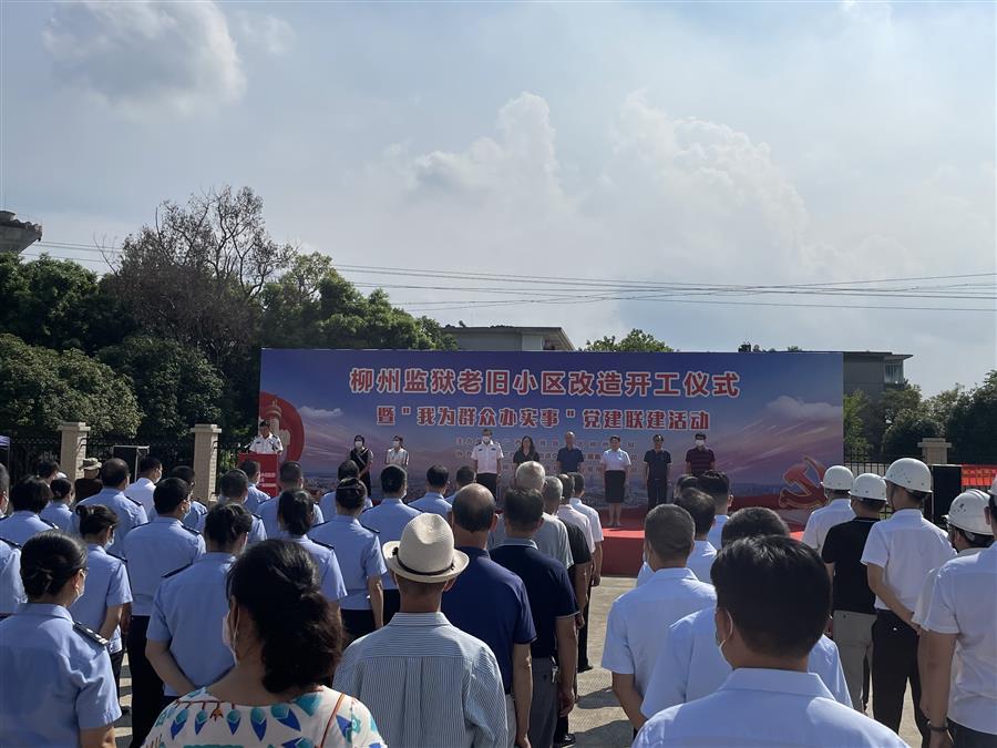 医生掀开奶罩边躁边狠狠躁视频
