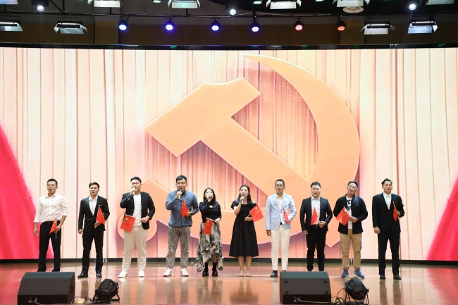 医生掀开奶罩边躁边狠狠躁视频