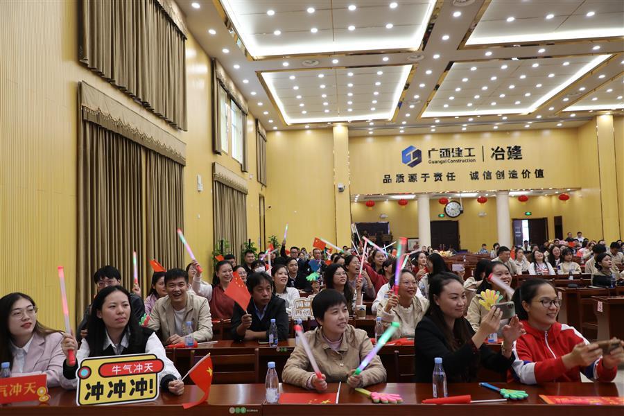 医生掀开奶罩边躁边狠狠躁视频