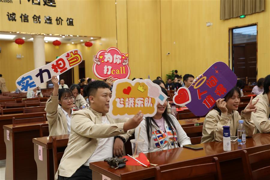 医生掀开奶罩边躁边狠狠躁视频