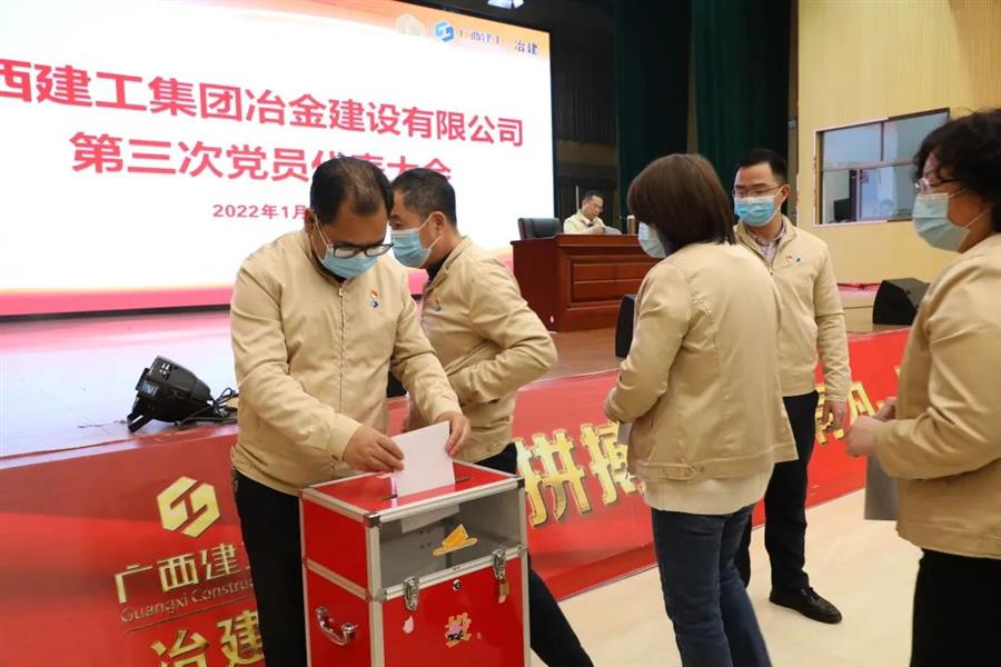 医生掀开奶罩边躁边狠狠躁视频