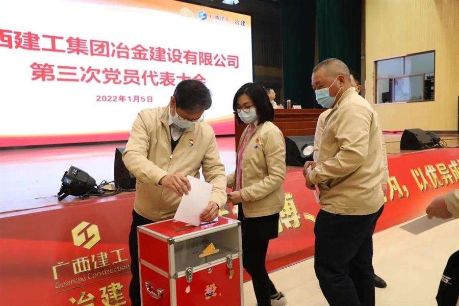 医生掀开奶罩边躁边狠狠躁视频