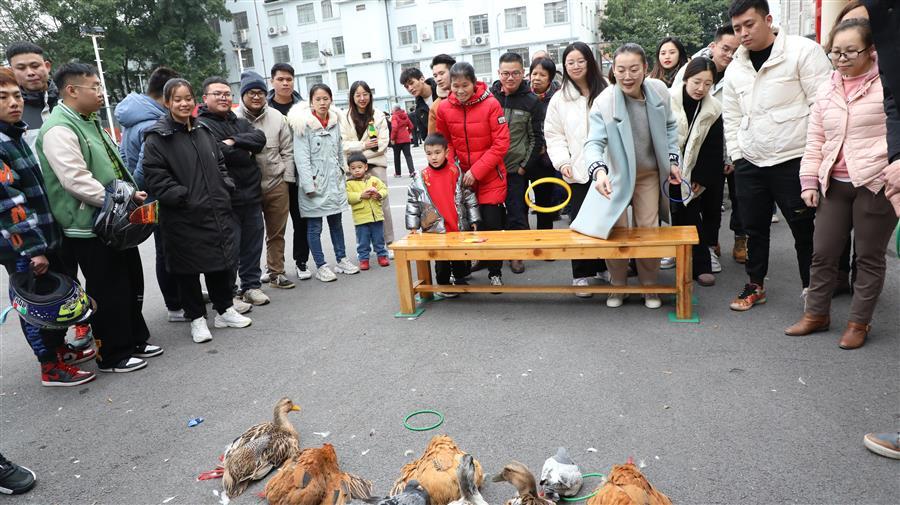 医生掀开奶罩边躁边狠狠躁视频