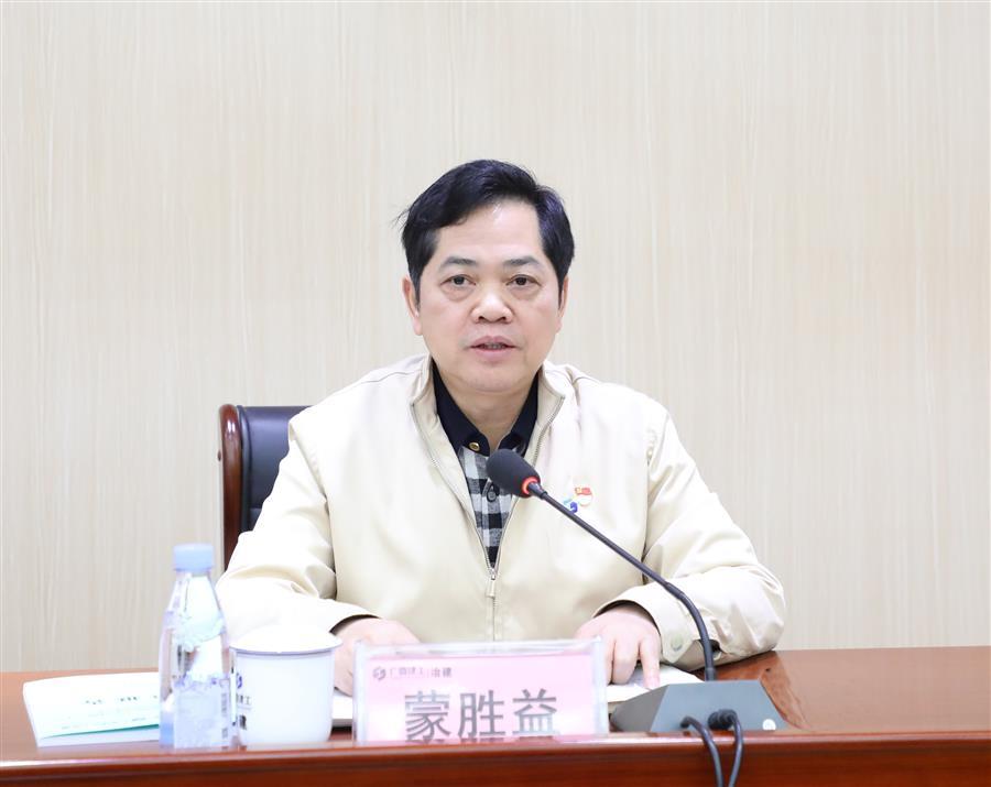 医生掀开奶罩边躁边狠狠躁视频