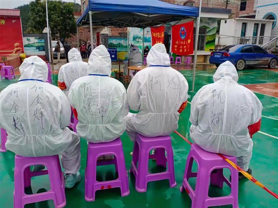 医生掀开奶罩边躁边狠狠躁视频