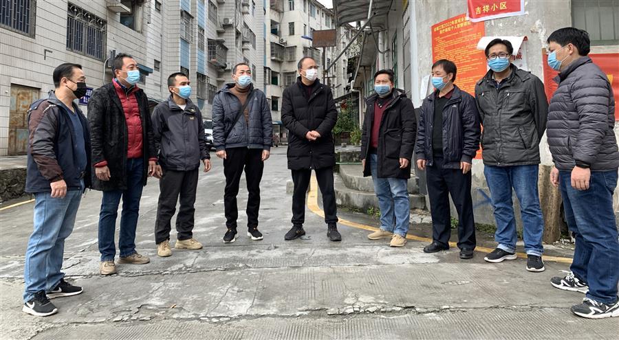 医生掀开奶罩边躁边狠狠躁视频