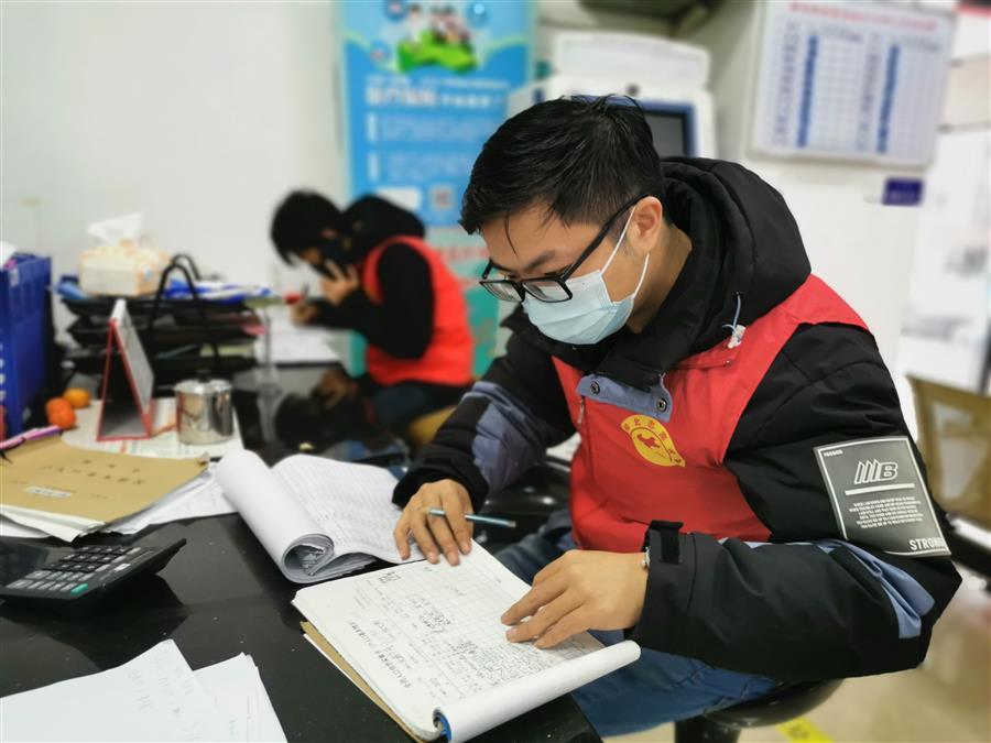 医生掀开奶罩边躁边狠狠躁视频