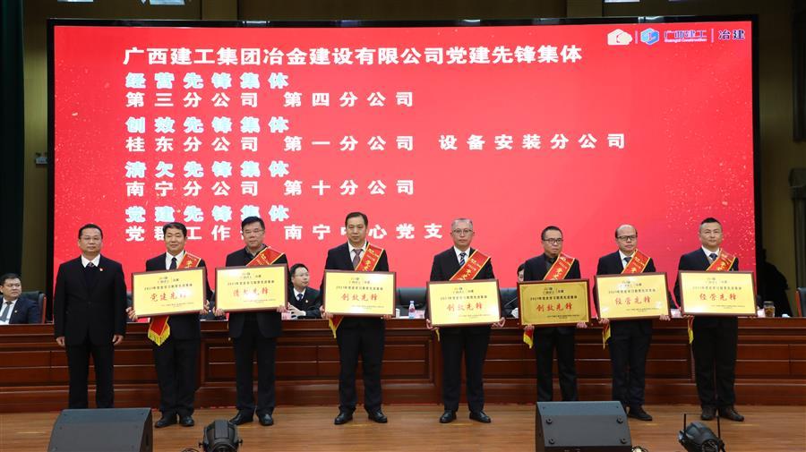 医生掀开奶罩边躁边狠狠躁视频