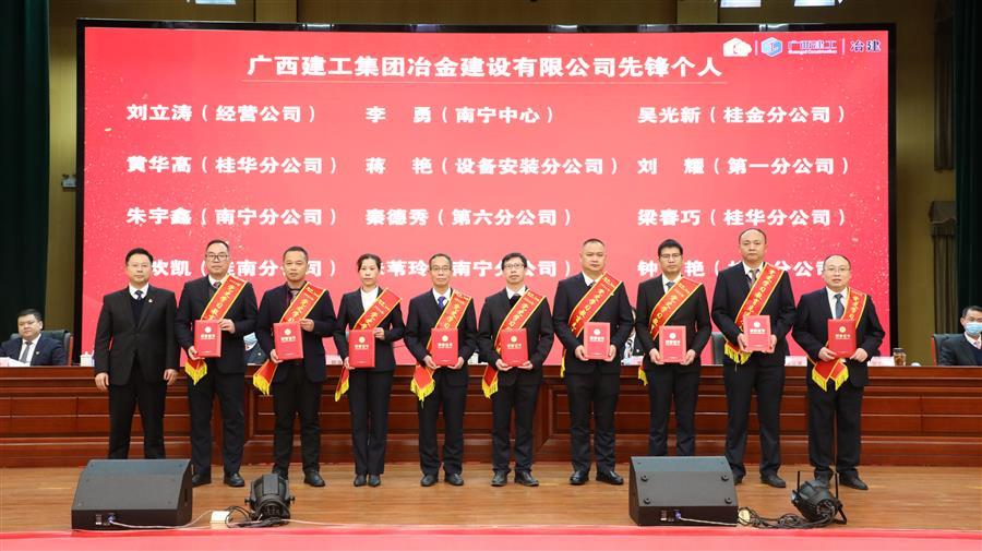 医生掀开奶罩边躁边狠狠躁视频